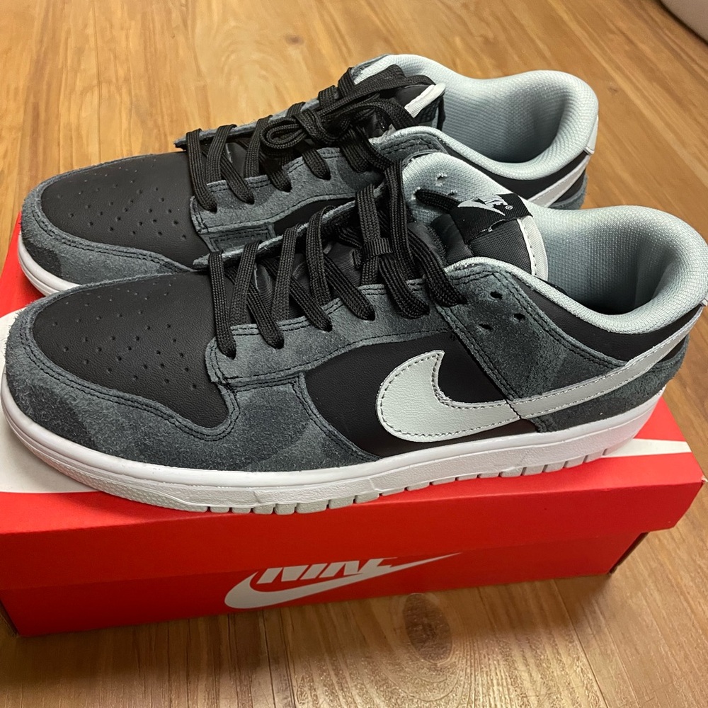 Nike Men's Black and Gray Sneakers